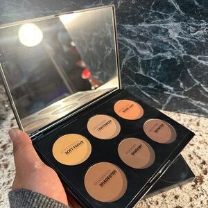 BRAND NEW - STUDIO FIX SCULPT AND SHAPE CONTOUR PALETTE MEDIUM
DARK/DARK